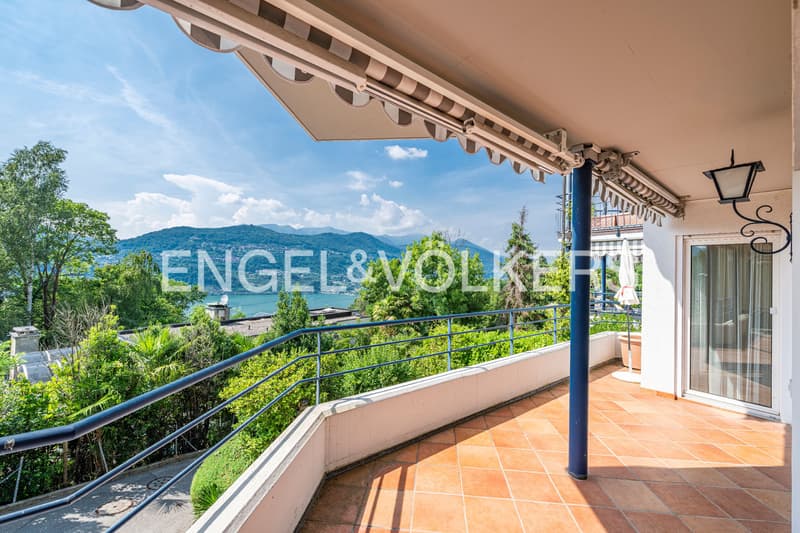 Appartamento con ampia terrazza e vista lago (1)