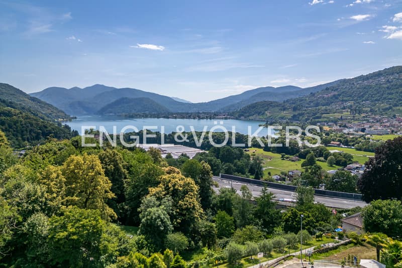 Moderna villa con vista lago e piscina (12)