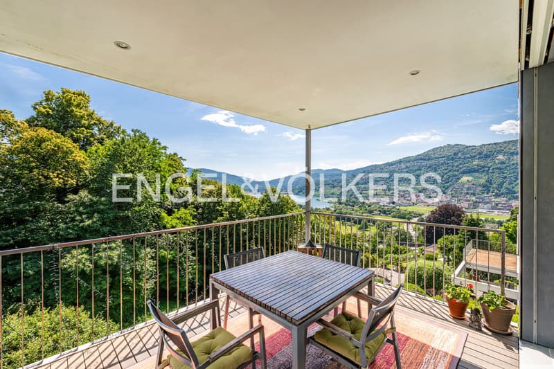 Moderna villa con vista lago e piscina (5)