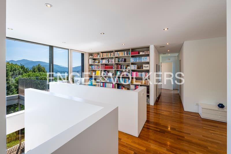 Moderna villa con vista lago e piscina (7)