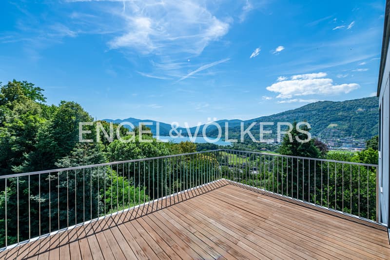 Moderna villa con vista lago e piscina (11)