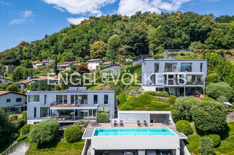 Moderna villa con vista lago e piscina (13)
