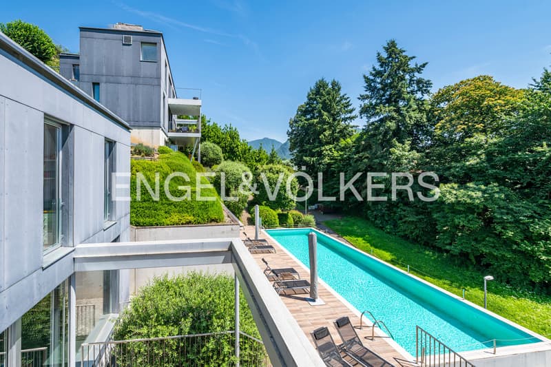 Moderna villa con vista lago e piscina (12)