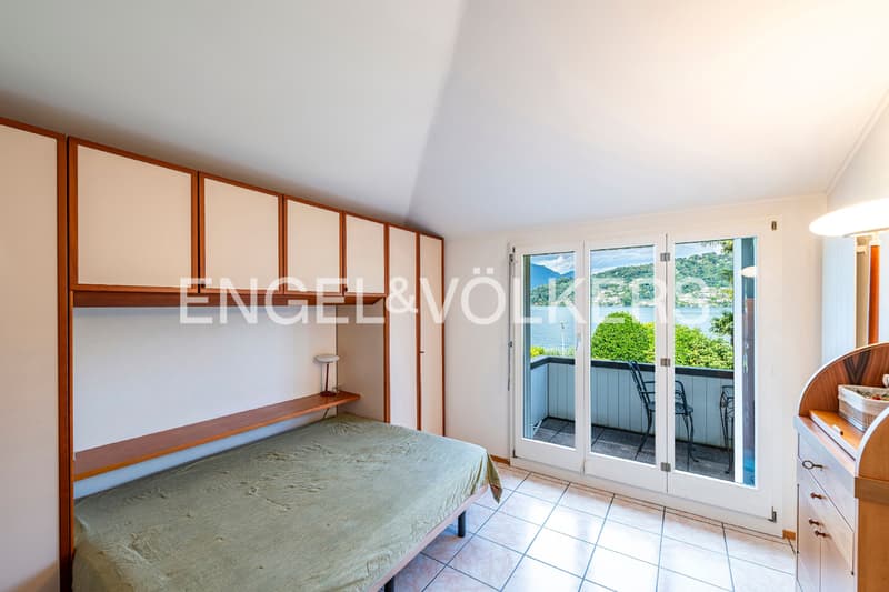 Esclusiva villa con piscina in prima linea sul lago (8)