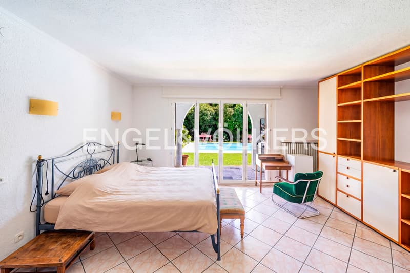 Esclusiva villa con piscina in prima linea sul lago (6)