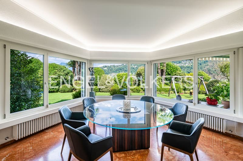 Esclusiva villa con piscina in prima linea sul lago (4)