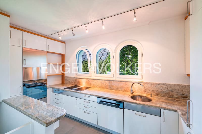 Esclusiva villa con piscina in prima linea sul lago (5)