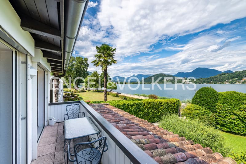 Esclusiva villa con piscina in prima linea sul lago (2)