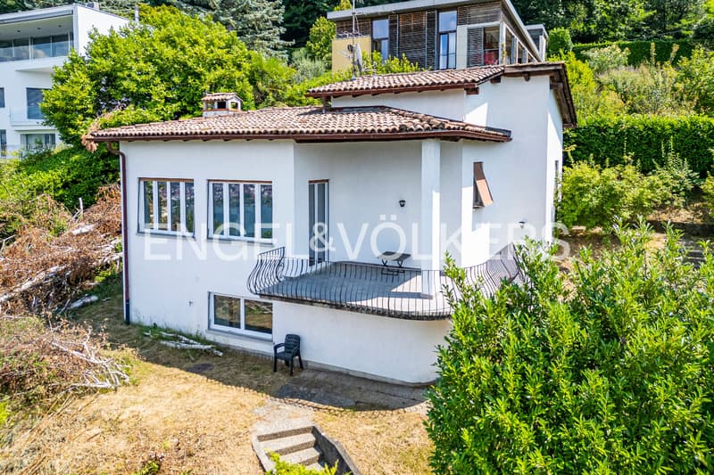 Villa da ristrutturare con vista lago (9)