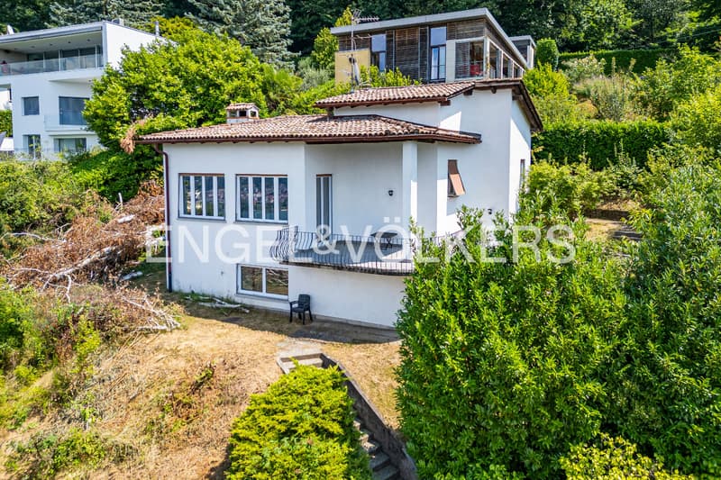 Villa da ristrutturare con vista lago (8)