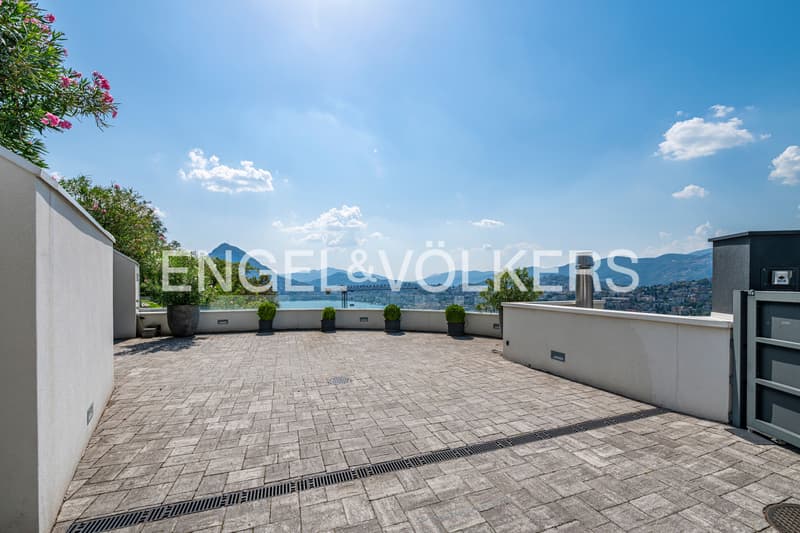 Villa soleggiata con piscina e vista aperta (2)