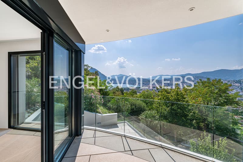 Villa soleggiata con piscina e vista aperta (2)