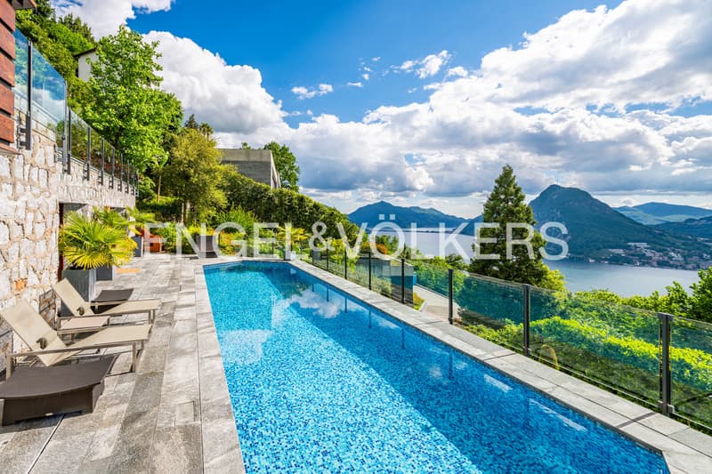 Esclusiva villa di design con vista lago e piscina (13)