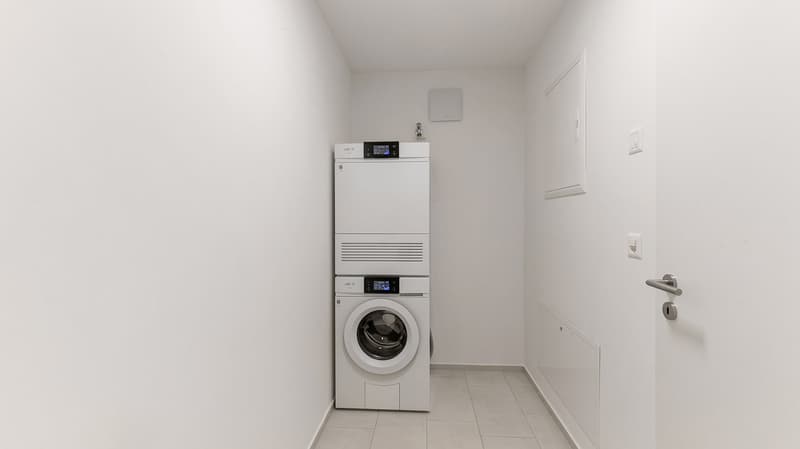 Neuwertig, modern, mit Balkon und Wintergarten (11)