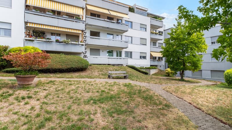 Helle 5.5-Zimmer-Wohnung mit Südwest-Balkon und Blick ins Grüne (3)