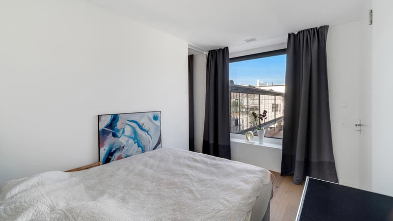 Kinderzimmer/Homeoffice mit Blick in den Innenhof und Weitblick