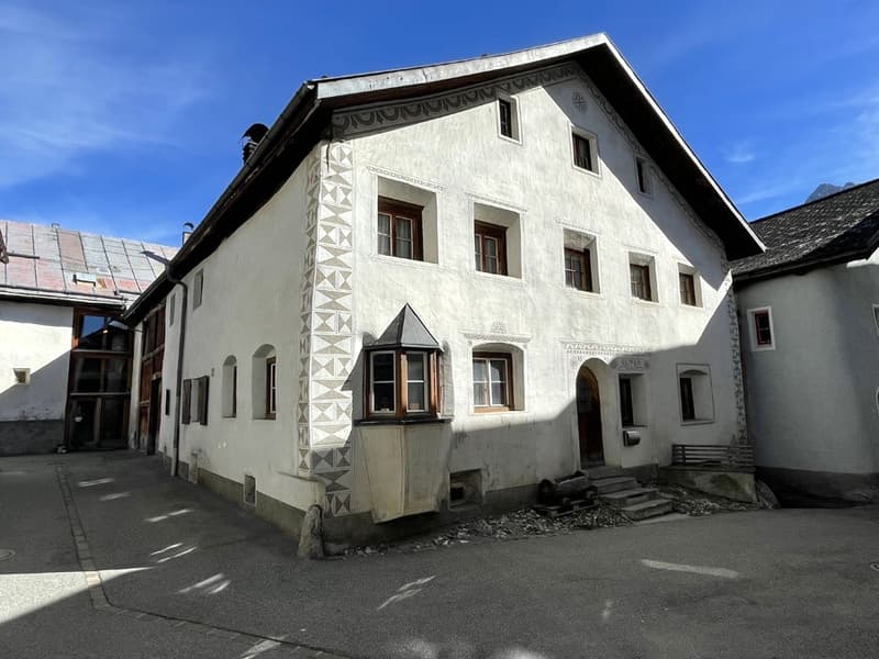 Traditionelles Engadinerhaus mit Stallanbau (1)
