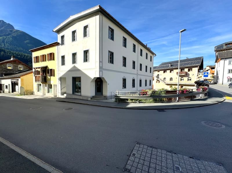 Local commercial attrayant sur Stradun dans le centre historique du village de Scuol (2)
