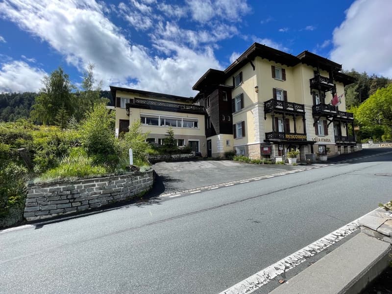 Stillgelegtes Golf-Garten-Hotel an traumhafter Lage in Scuol-Vulpera-T (1)