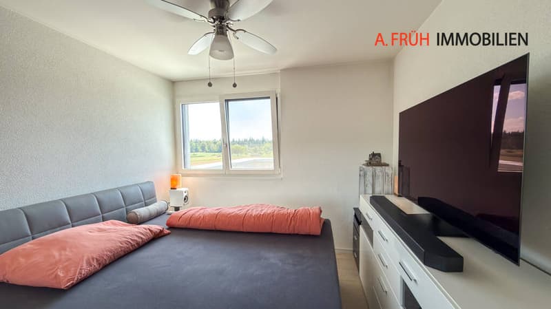 2.5-Zimmer-Attikawohnung mit zwei Einstellhallenplätzen (8)