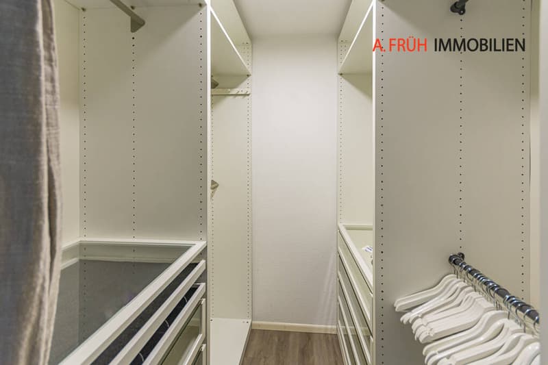 Begehbarer Kleiderschrank