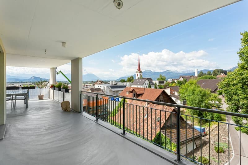 Attraktive 4.5-Zimmer-Wohnung mit grosszügiger Terrasse, Garage und Aussenparkplatz (9)