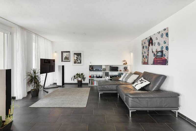 Attraktive 4.5-Zimmer-Wohnung mit grosszügiger Terrasse, Garage und Aussenparkplatz (2)