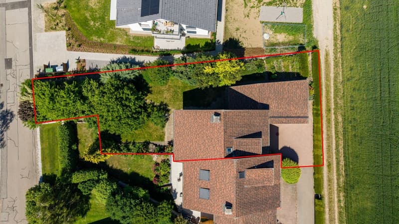 Attraktive Doppelhaushälfte mit viel Potenzial und einzigartigem Garten (2)