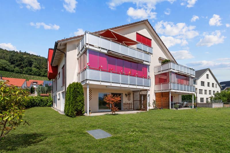 Lichtdurchflutete Wohnung mit einzigartigem Garten und traumhafter Aussicht in die Landschwirtschaft (1)