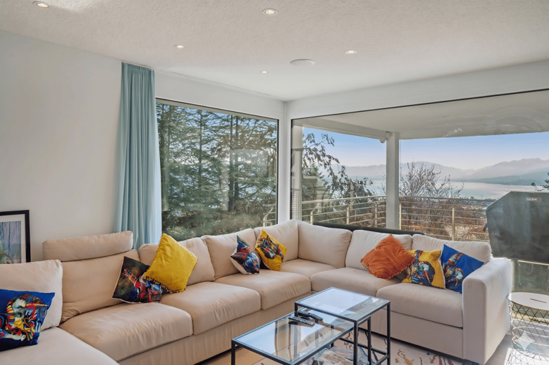 Modernes Einfamilienhaus mit Panorama-Seesicht (2)