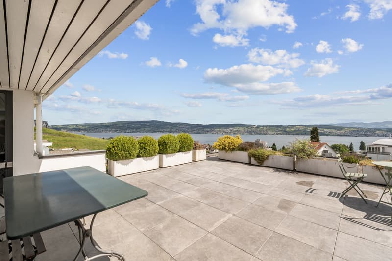 Terrassenhaus mit traumhafter Seesicht sowie Gestaltungspotenzial (2)