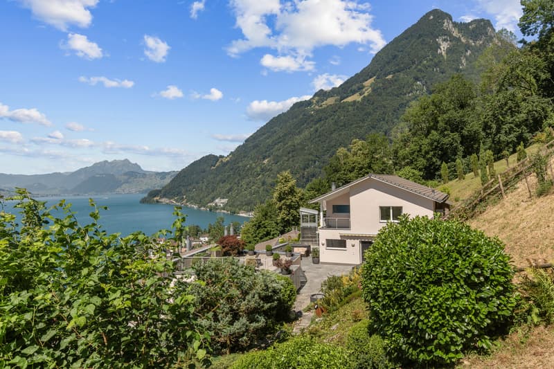 Traumhaftes Wohnen mit riesigem Garten und unverbaubarem See & Alpenpa (1)