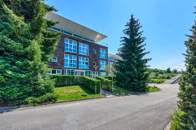 Attraktive Büros plus Option bis 5'600 m² Gewerbe / Lager