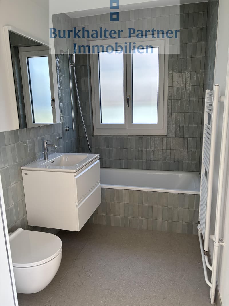 An der Brünnenstrasse 65 in 3018 Bern vermieten wir eine attraktive 3.5-Zimmer-Dachwohnung im 2. OG mit sonnigem Balkon nach Gesamtsanierung der Liegenschaft (2)