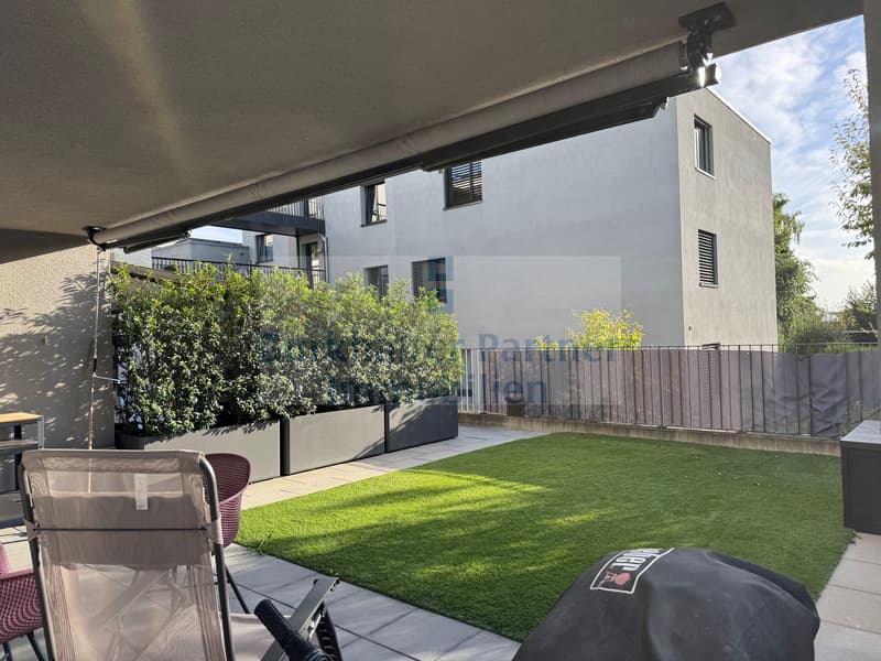 Loggia mit privater Rasenfläche (1)