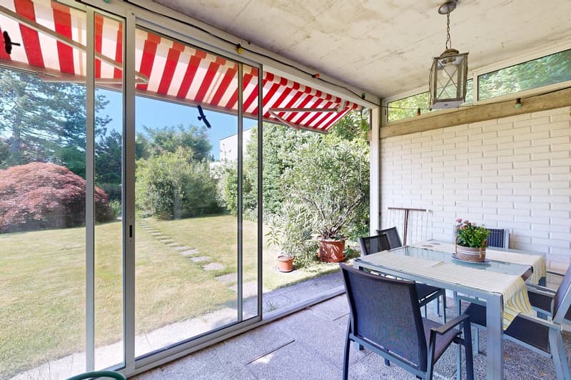 Exklusives 5.5-Zimmer Einfamilienhaus mit weitläufigem Aussenbereich (6)