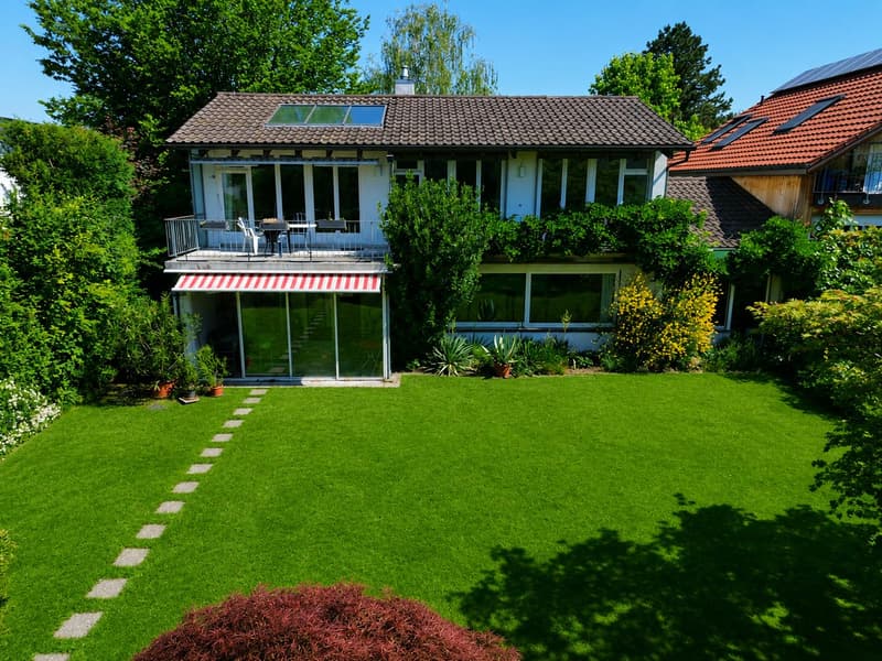 Exklusives 5.5-Zimmer Einfamilienhaus mit weitläufigem Aussenbereich (17)