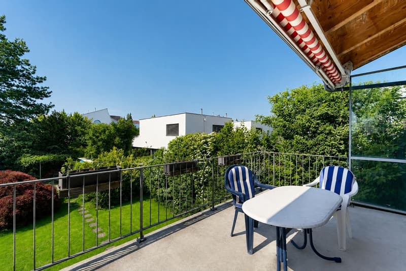 Exklusives 5.5-Zimmer Einfamilienhaus mit weitläufigem Aussenbereich (16)