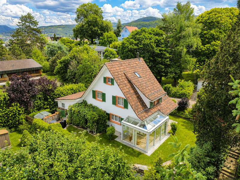 5.5- Zimmer Einfamilienhaus im Landhausstil an bester Lage in Aesch (1)