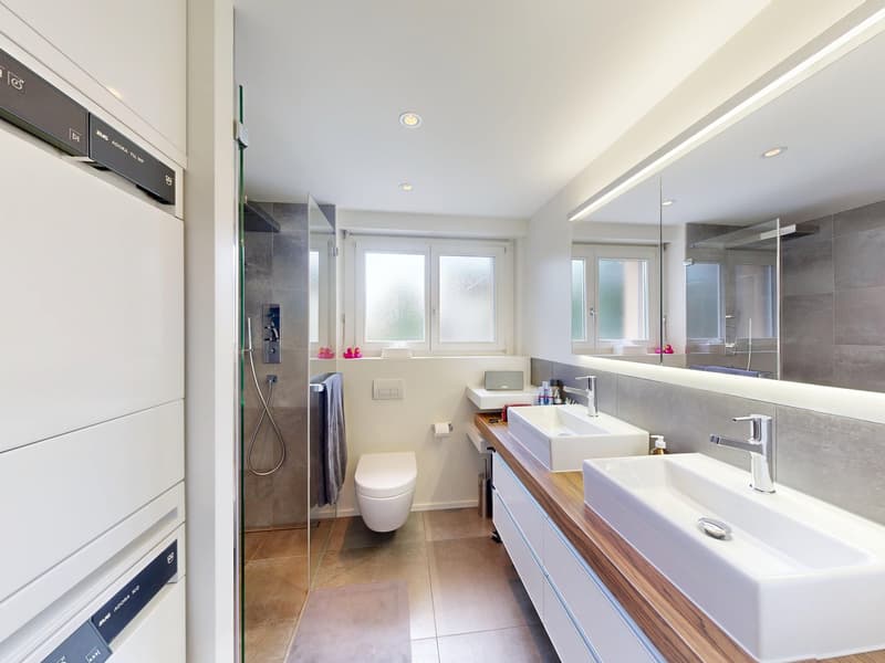 Maisonette- Attikawohnung mit grosser Dachterrasse und Poolanlage (12)