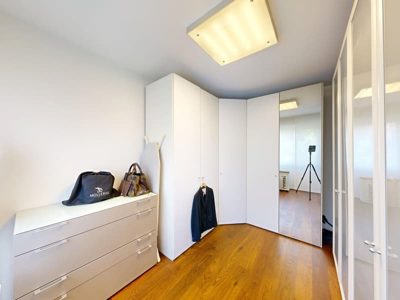 Maisonette- Attikawohnung mit grosser Dachterrasse und Poolanlage (10)