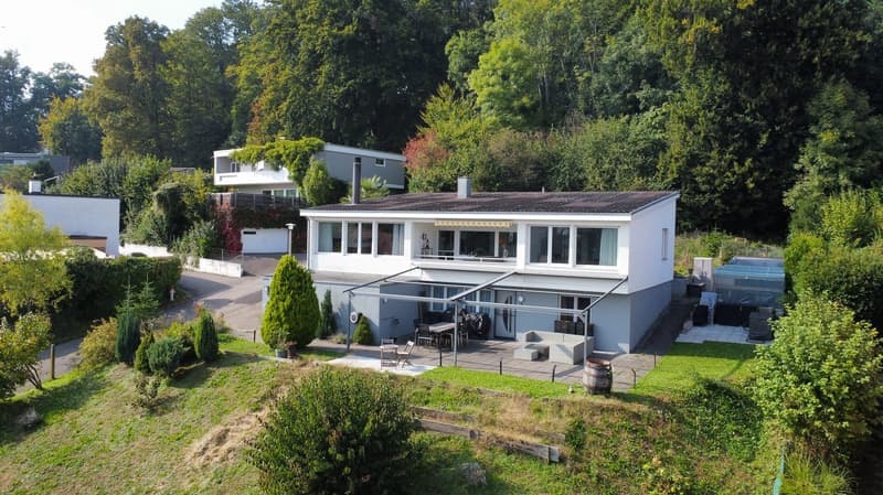 Single family house, modern, 4 storeys, grey walls, black roof, balcony, patio with furniture, garden