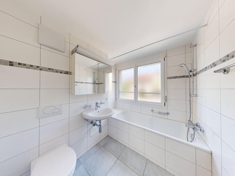 Helle 3.5-Zimmer-Wohnung im Baurecht mit Balkon und Aussenparkplatz (6)