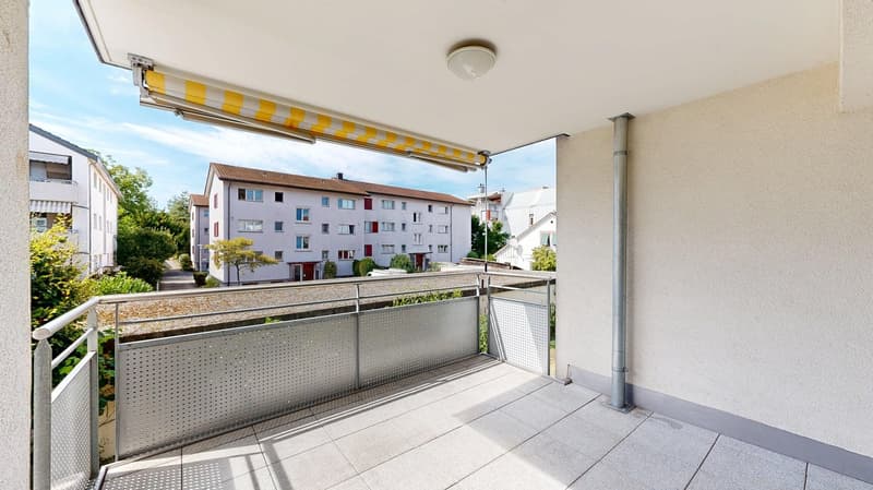 Helle 3.5-Zimmer-Wohnung im Baurecht mit Balkon und Aussenparkplatz (8)