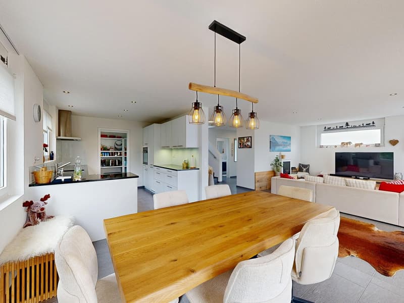 Grosszügiges 4.5-Zimmer-Einfamilienhaus mit ausgebautem Hobbyraum (2)