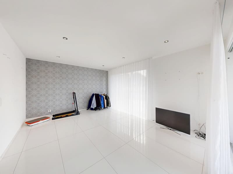 7.5-Zimmer-Villa mit Pool und grosszügigem Raumangebot (15)