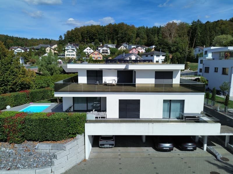7.5-Zimmer-Villa mit Pool und grosszügigem Raumangebot (21)