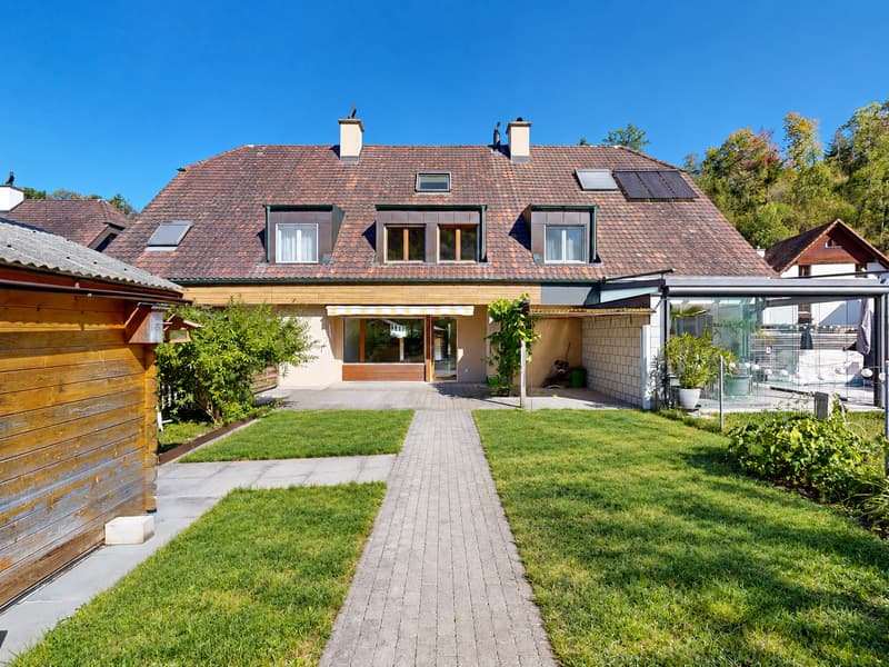 5.5-Zimmer Mittelhaus mit vielseitigem Raumangebot (1)