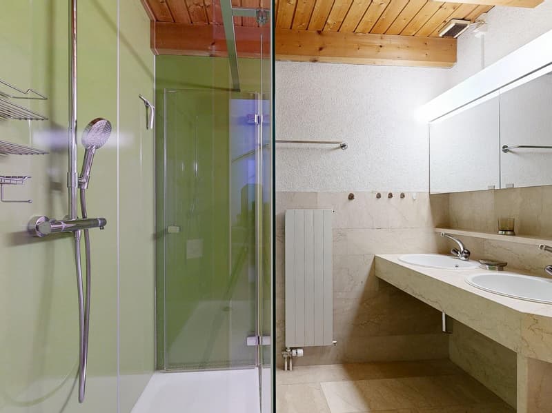 5.5-Zimmer Mittelhaus mit vielseitigem Raumangebot (6)