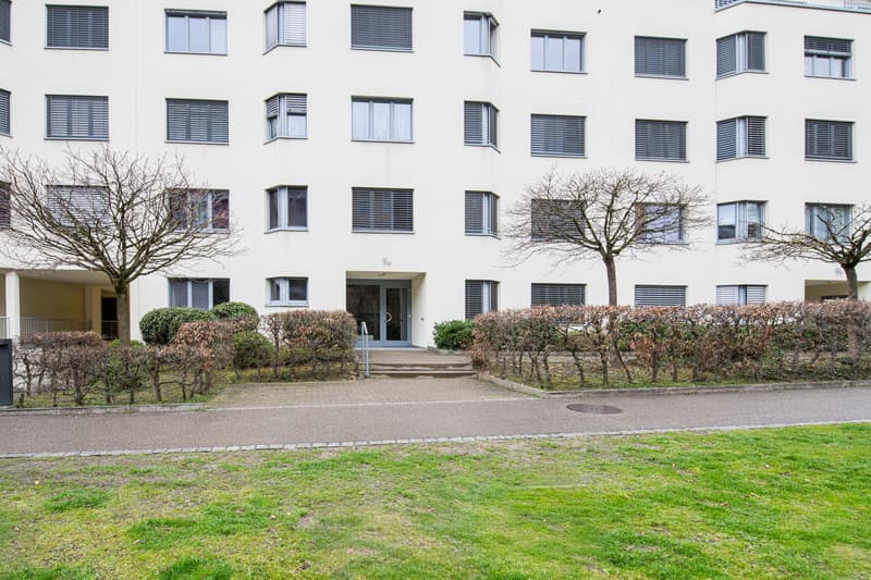 Grosszügige, helle 2 1/2 Zimmer-Wohnung in Riehen zu vermieten (1)